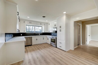 424 Bowman Dr, Alvin, TX 77511 - photo 5