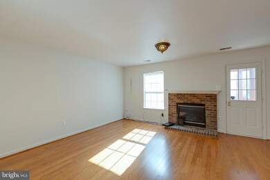 2474 Laura Mark Ln, Herndon, VA 20171 - photo 7