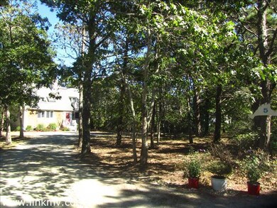 5 Vickers St, Edgartown, MA 02539 - photo 2