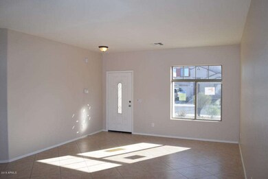 ENTRY& LIVING ROOM