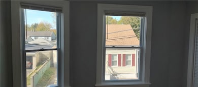 19 Irving Ct unit 2nd, Pawtucket, RI 02860 - photo 4