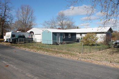 302 E Clouse St, Mountain Grove, MO 65711 - photo 6