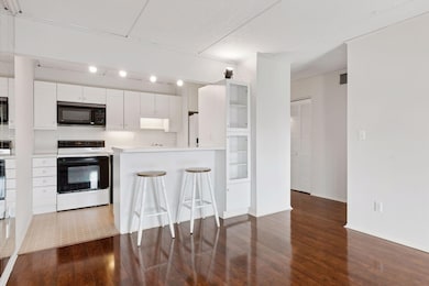 This condo has been freshly painted throughout highlighting the bright and airy feel.