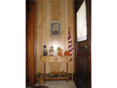 Entry/Foyer.