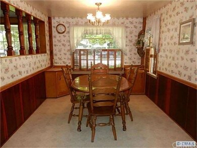 Bright , Cheery, Dining Room