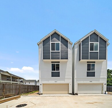 1646 W Tidwell Rd, Houston, TX 77091 - photo 2