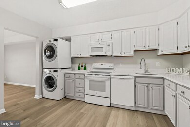 3709 S George Mason Dr unit 1507 E, Baileys Crossroads, VA 22041 - photo 4