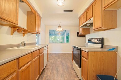 955 Crest Dr, Central Point, OR 97502 - photo 7