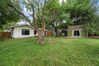 View of yard with an outdoor structure