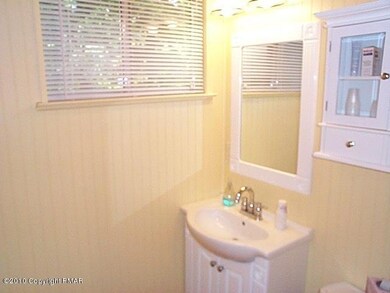 248 W Sir Bradford Rd, Blakeslee, PA 18610 - photo 7