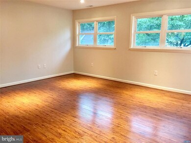 1008 E Willow Run Dr, Wilmington, DE 19805 - photo 4