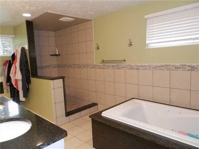 Master Bath/Spa.