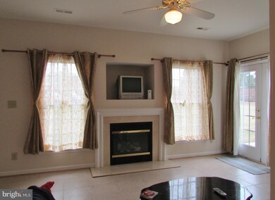 11208 Silversmith Ln, Fredericksburg, VA 22407 - photo 4