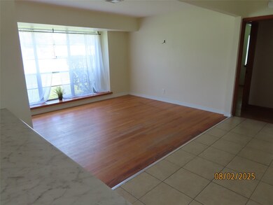 10334 Kingspoint Rd, Houston, TX 77075 - photo 4