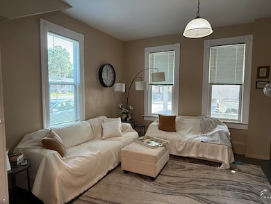 706 - Livingroom 1-1