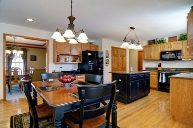 3711 Caine Dr, Naperville, IL 60564 - photo 5