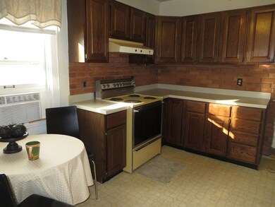 301 N 1st St, Princeton, IL 61356 - photo 6