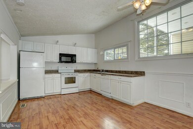 11508 Cherry Grove Dr, North Potomac, MD 20878 - photo 3