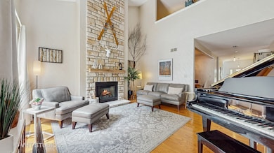 301 W Eagle Ct, Waukegan, IL 60087 - photo 4