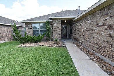382 Henry St, Alvin, TX 77511 - photo 3