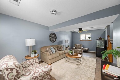 1503 Emerald Dr, Davenport, IA 52804 - photo 2