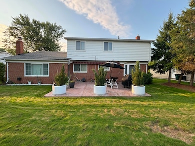 26256 Meadowbrook Way, Lathrup Village, MI 48076 - photo 2