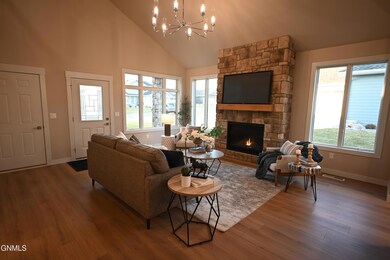 922 Collective Ln, Bismarck, ND 58503 - photo 5