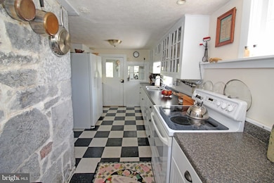 989 Swover Creek Rd, Edinburg, VA 22824 - photo 3