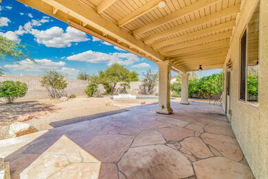 Large covered flagstone patio w/misters.