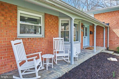 8945 Falling Creek Ct, Annandale, VA 22003 - photo 3