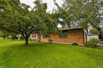 1065 Oakhurst Dr, Slatington, PA 18080 - photo 2