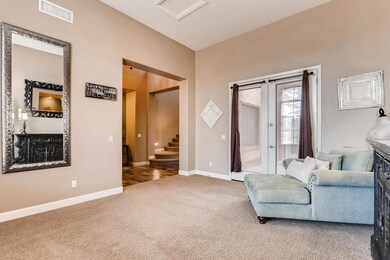 Living Room/Den
