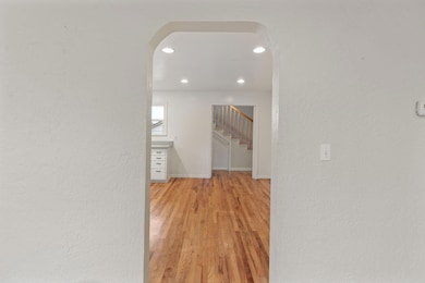 418 NE 11th St, Grants Pass, OR 97526 - photo 3