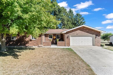 408 Weathering Dr, Mahomet, IL 61853 - photo 2