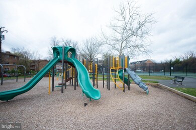 3332 Spring Ln unit C22, Baileys Crossroads, VA 22041 - photo 4