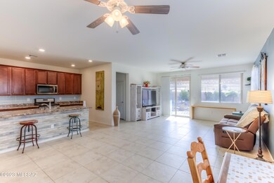 17 Living Room photo b