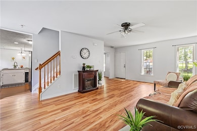 Living room with a textured ceiling, light wood-ty