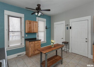 1404 W 14th St, Davenport, IA 52804 - photo 7