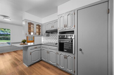 1312 Elmwood St, Gainesville, TX 76240 - photo 4