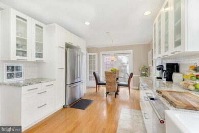 6204 Dunrobbin Dr, Bethesda, MD 20816 - photo 6