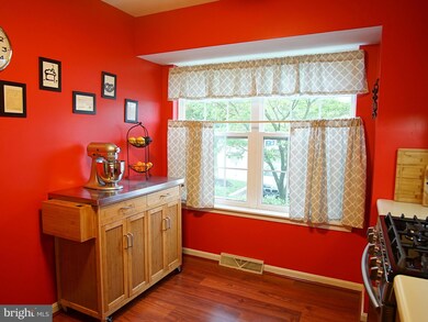 1219 Seron Ct, Sykesville, MD 21784 - photo 5