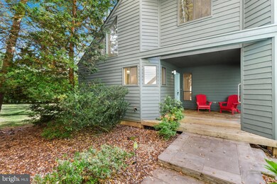 11917 Moss Point Ln, Reston, VA 20194 - photo 4