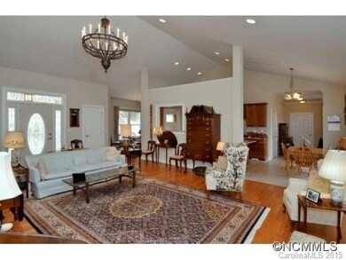 LIVING ROOM TO BREAKFAST AREA