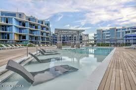 Lofts pool