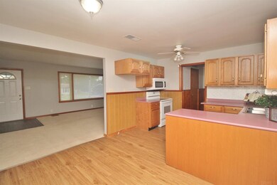 305 E Mulberry St, Converse, IN 46919 - photo 6