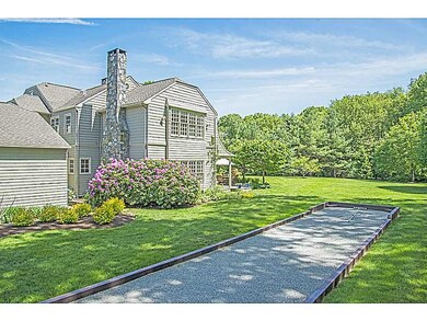 Yard/Garden. Side yard. Private