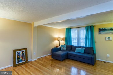 8675 Bent Arrow Ct, Springfield, VA 22153 - photo 3