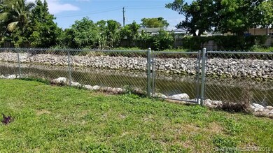 Garden View & Canal