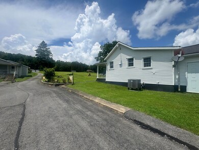 111 Gatewood Ln unit 111, Summersville, WV 26651 - photo 3