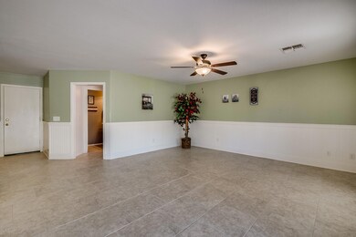 Spacious Livingroom
